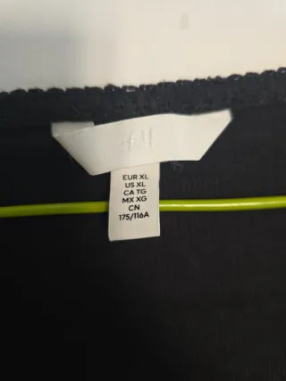 Camiseta negra manga larga fruncida