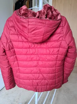 Anorak reversible granate con capucha