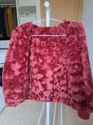 Anorak reversible granate con capucha