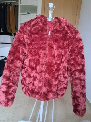 Anorak reversible granate con capucha