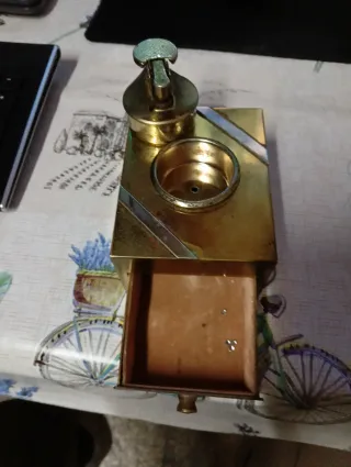 Accendino vintage in ottone