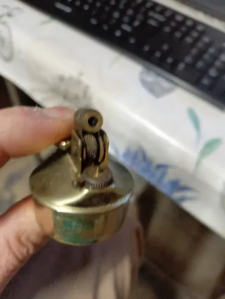 Accendino vintage in ottone