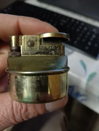 Accendino vintage in ottone