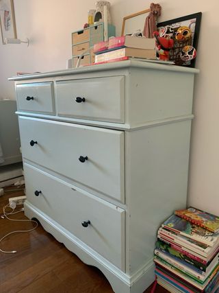 Cómoda antigua verde menta