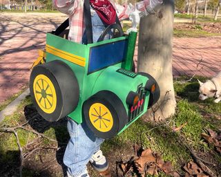 Disfraz Tractor Reciclado