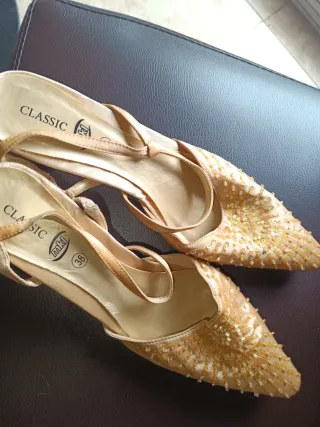 Zapatos de vestir Classic dorados talla 38