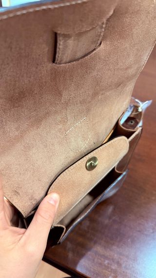 Bolso artesanal de cuero marrón