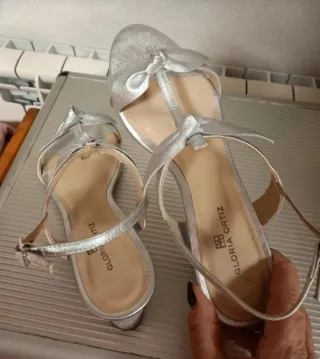 Sandalias Gloria Ortiz plateadas vestir