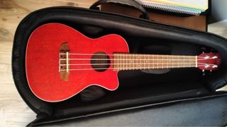Ukelele Ortega RUFIRE-CE + funda dura