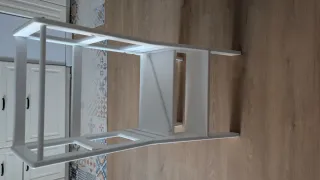 Torre de aprendizaje infantil blanca