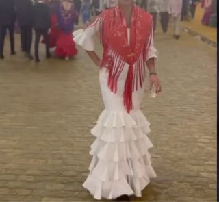 Traje de flamenca blanco con volantes
