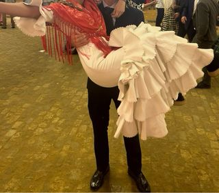 Traje de flamenca blanco con volantes