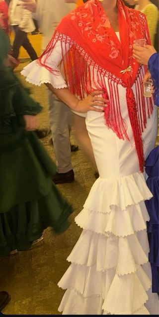 Traje de flamenca blanco con volantes