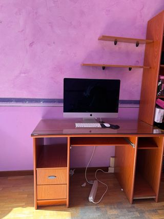 Tavolo da studio in legno e vetro con due mensole