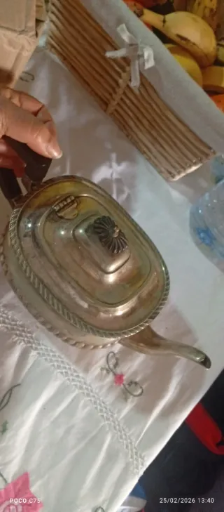 Tetera antigua metal plateado