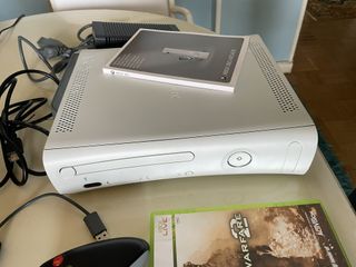 Xbox 360 con Wi-Fi, mando y juegos