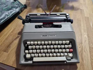 Máquina de escribir Olivetti Lettera 35