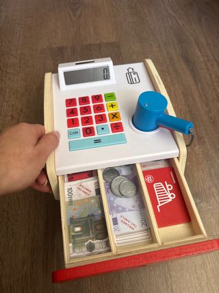 Caja registradora de madera para niños