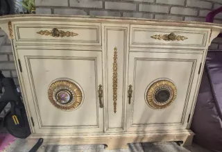 Mueble antiguo para restaurar