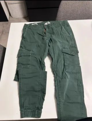 Pantalón estilo militar