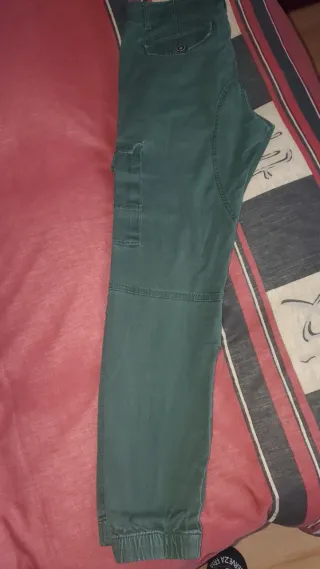 Pantalón estilo militar