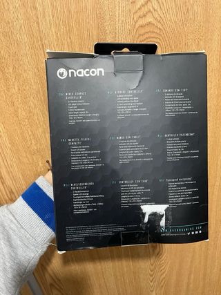 Controller cablato Nacon Compact per PS4