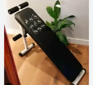 Banco de abdominales ajustable