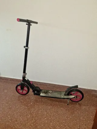 Patinete infantil negro y rosa