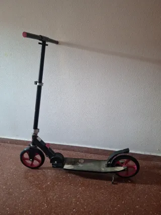 Patinete infantil negro y rosa