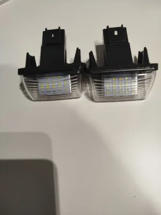 Luces LED Matrícula Toyota Avensis