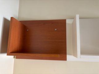 Escritorio y estanterías de diseño