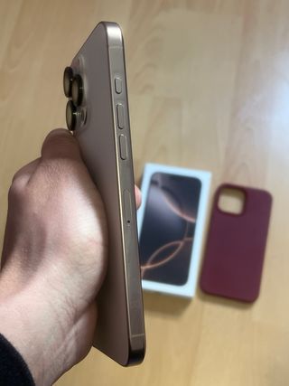 iPhone 16 Pro Max Oro