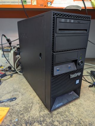 Ordenador servidor Reacondicionado Xeon E3-1225v5