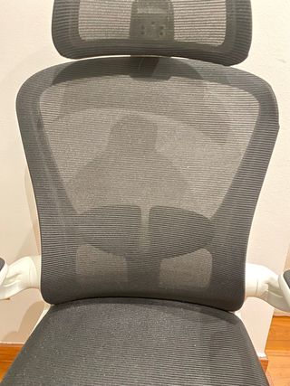 Silla de oficina ergonómica negra y blanca