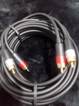 2 Cables Audio RCA Amazon Basics