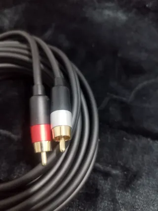 2 Cables Audio RCA Amazon Basics