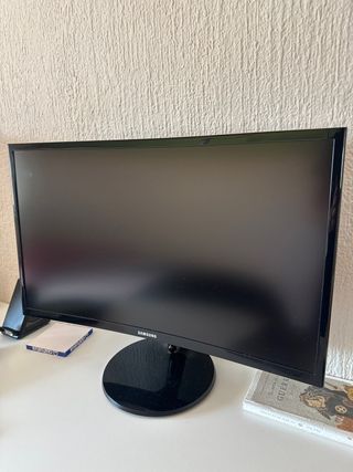 Monitor Samsung curvo da 27 pollici nero