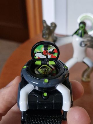 Action Figure Ben10 PlusUltra + Omnitrix