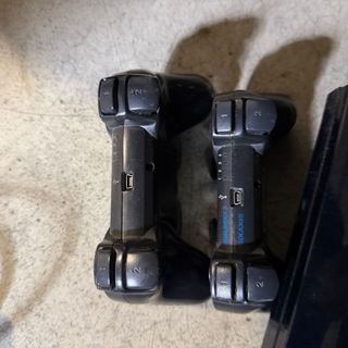 PlayStation 3 PS3 Sony Nera con 2 controllori,