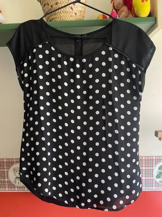 Blusa negra lunares y transparencias