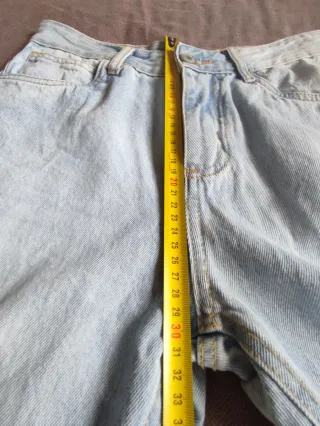 Vaqueros rectos desgastados