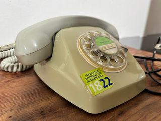 TELÉFONO ANTIGUO DE DISCO