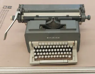 Máquina de escribir Olivetti LINEA 98