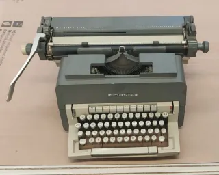 Máquina de escribir Olivetti LINEA 98