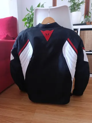 Chaqueta Dainese Moto Negra y Roja talla 52