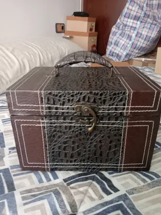 Baúl joyero estilo cocodrilo