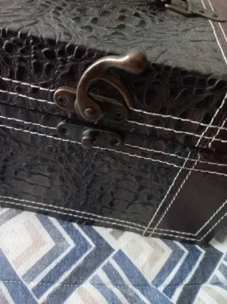 Baúl joyero estilo cocodrilo