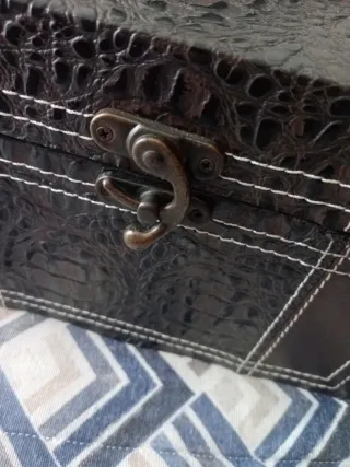 Baúl joyero estilo cocodrilo