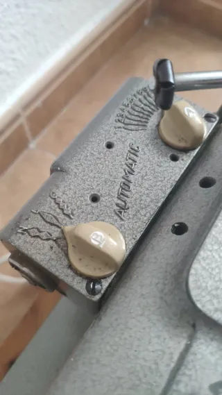 Máquina de coser Refrey VZ