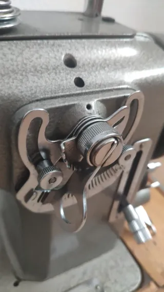 Máquina de coser Refrey VZ